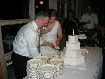 CynDar_cake2.jpg (91554 bytes)