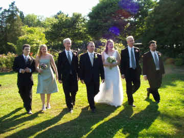 CynDar_wedpartywalk.jpg (150672 bytes)